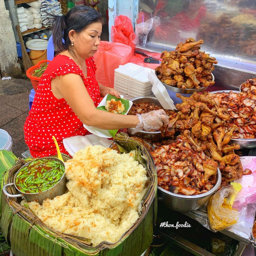 Review quán xôi gà Bà Chiểu ‘ngập topping’ cực nổi tiếng ở Sài Gòn