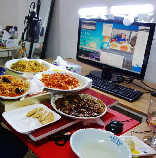 ẩm thực, khám phá mukbang (먹방) – trào lưu kiếm tiền từ việc ăn uống bắt nguồn ở giới trẻ hàn quốc
