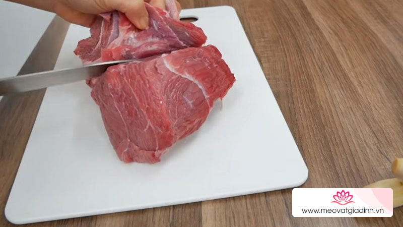 Cách nấu bún bò tái ăn một cái là tê tái cả người