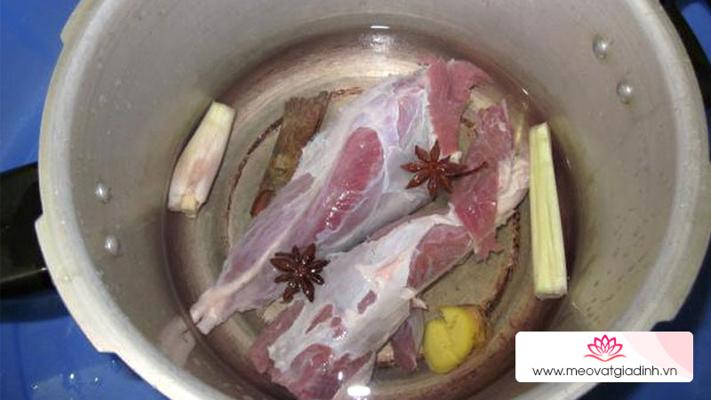 các món luộc, công thức nấu ăn, thịt bò, thịt bò luộc, bí quyết luộc thịt bò nhanh mềm và không bị dai