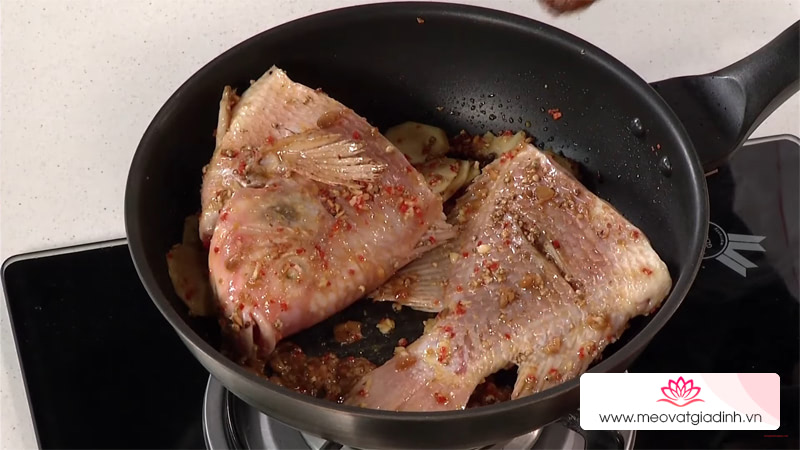 cá diêu hồng, cá kho, các món kho, các món ngon từ cá, công thức nấu ăn, cách làm cá diêu hồng kho tương thơm nức mũi, thịt thấm vị