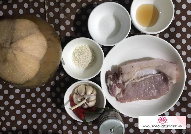 Chị Sang chia sẻ cách làm thịt rim nước dừa cuốn bánh tráng cực ngon
