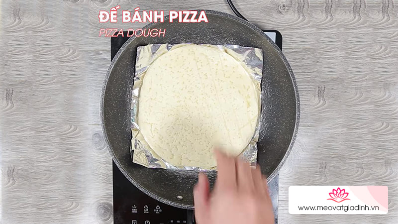 Cách làm bánh pizza bằng chảo chống dính ngay tại nhà ngon như ngoài tiệm