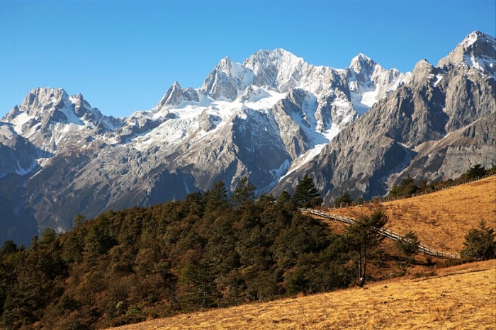 du lịch ngọc long tuyết sơn – ngọn núi hùng vỹ quanh năm tuyết phủ nổi tiếng của trung quốc