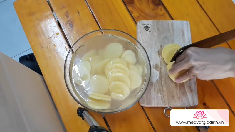 Cách làm mứt khoai tây độc đáo, lạ miệng để đãi khách