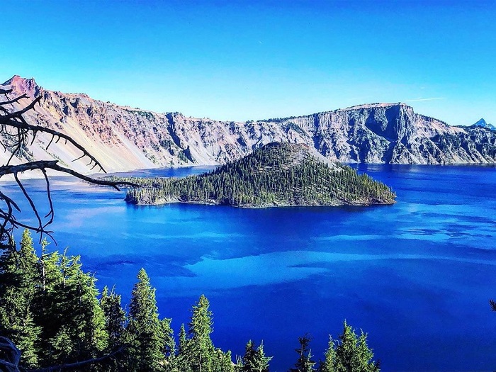 hồ crater ở mỹ danh thắng tuyệt đẹp gắn liền với những truyền thuyết ‘hoang đường’