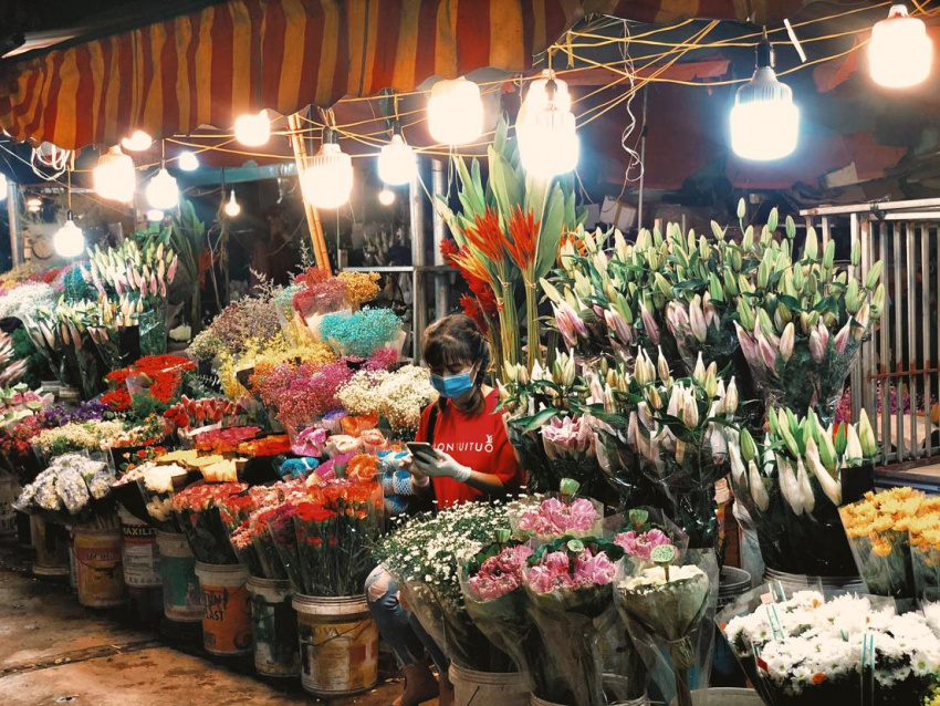 Chợ Hoa Quảng Bá: Thiên đường hoa rực rỡ tại Hà Nội mở xuyên đêm