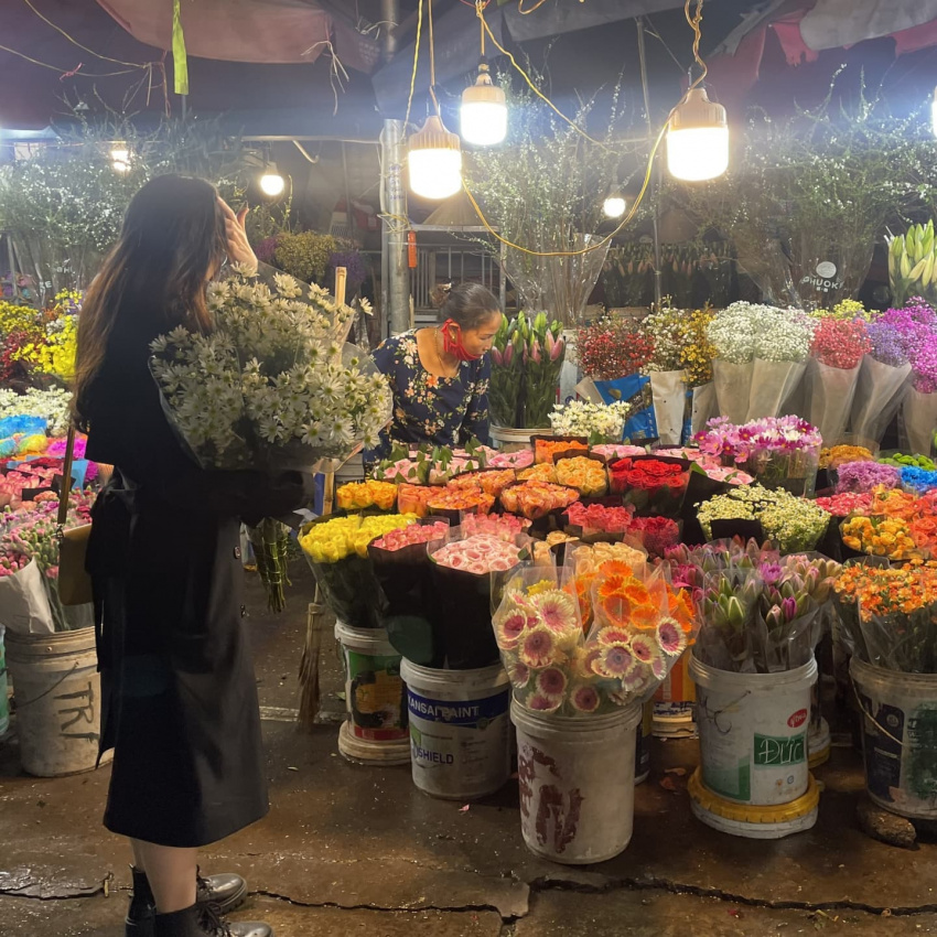 chợ hoa quảng bá: thiên đường hoa rực rỡ tại hà nội mở xuyên đêm