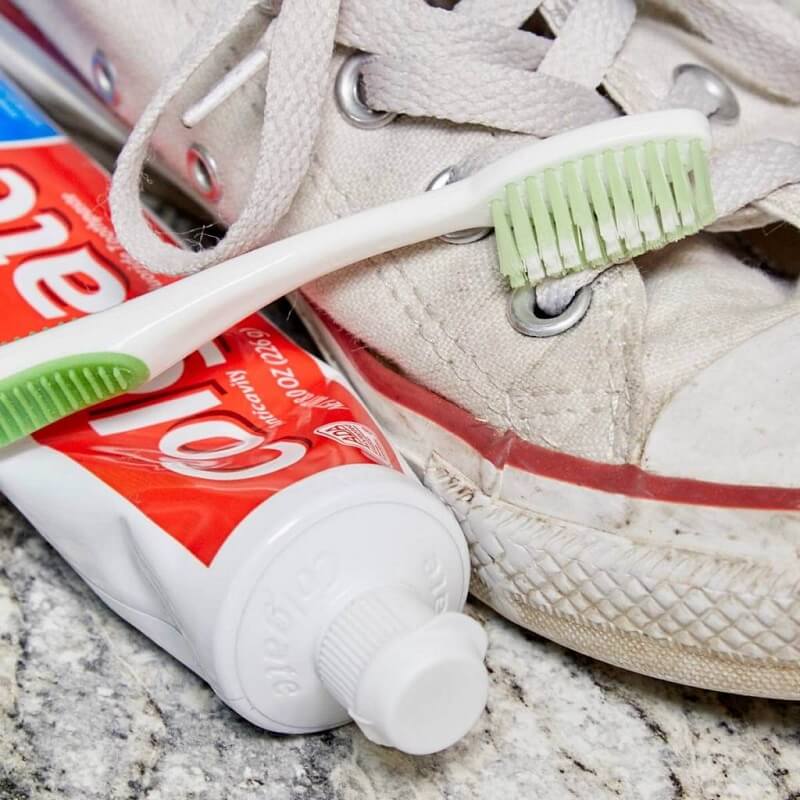 cách làm sạch giày da trắng hay nhất mà bạn nên thử