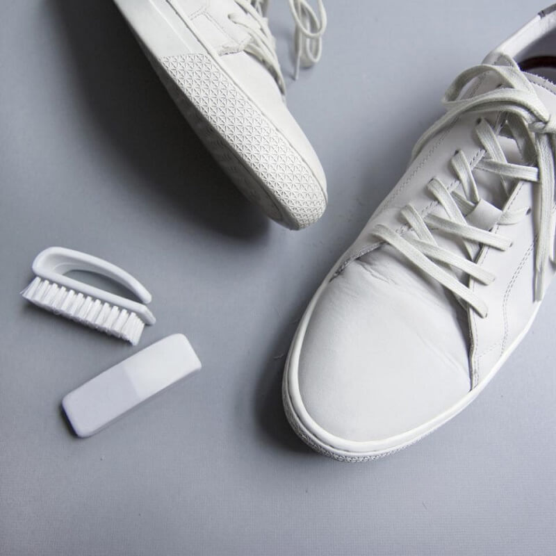 cách làm sạch giày da trắng hay nhất mà bạn nên thử