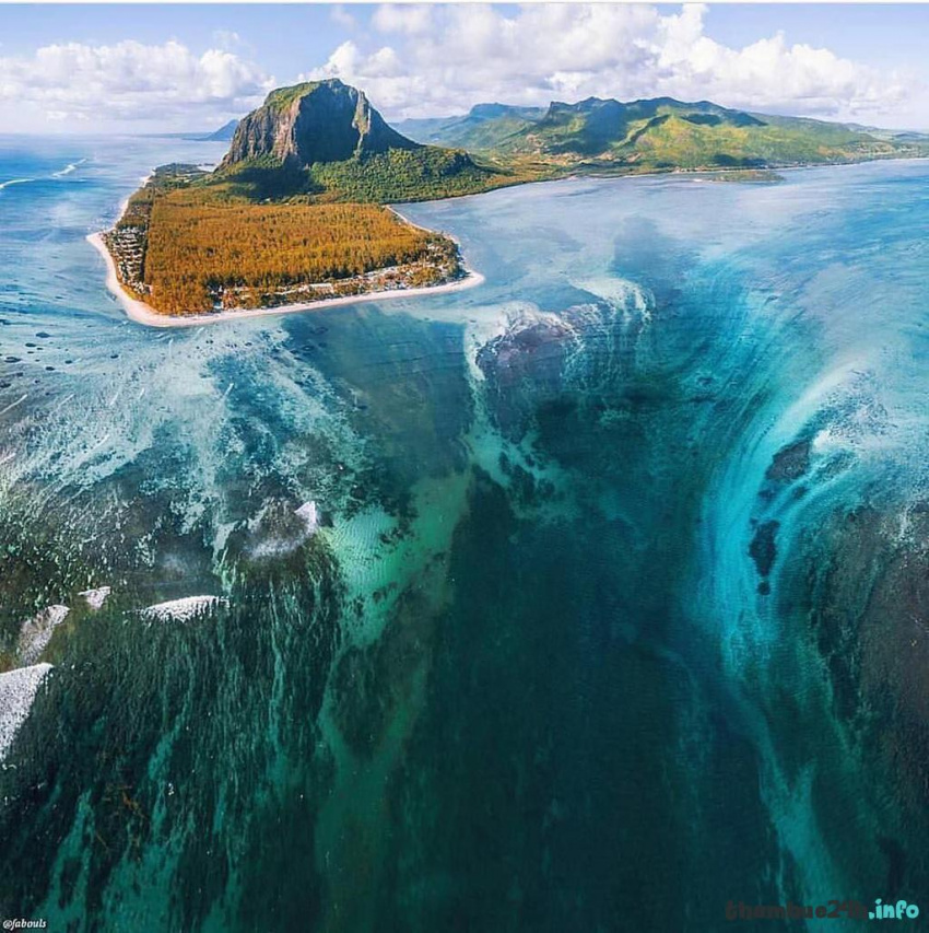 review vẻ đẹp kì diệu ngọn thác dưới đáy biển ở đảo mauritius