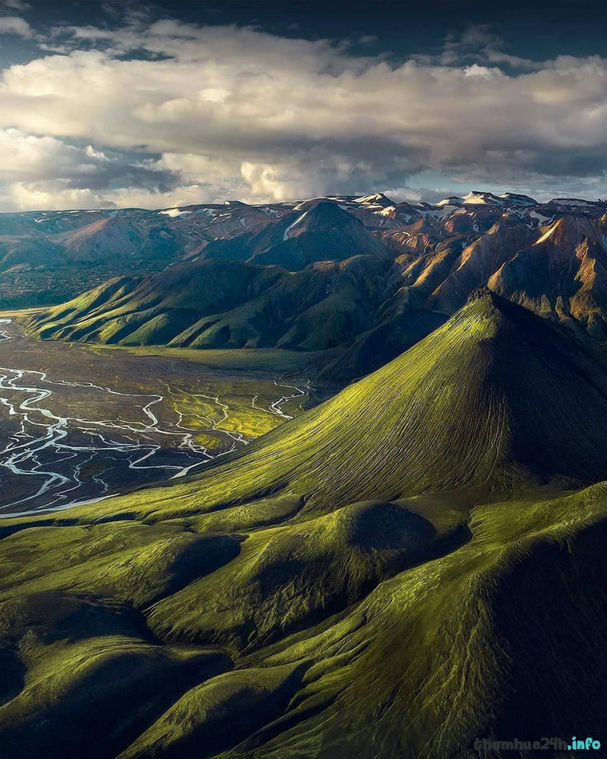 review những miền đất màu xanh ở iceland hóa thước phim viễn tưởng
