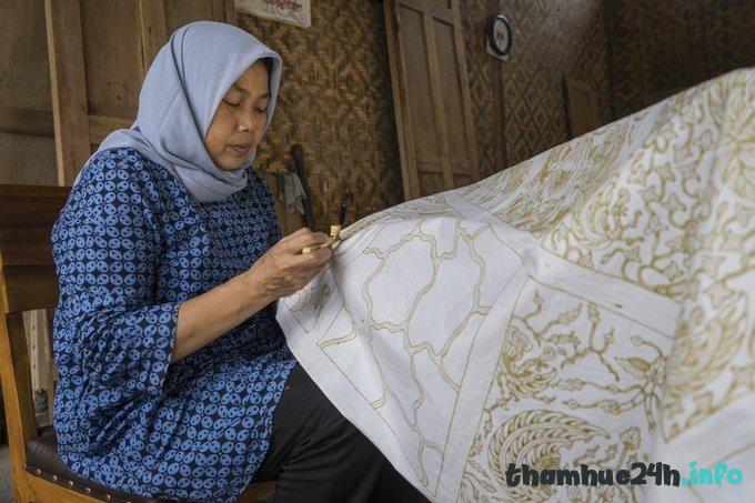 Review Nghề làm vải batik thủ công hàng trăm tuổi