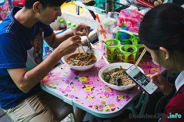 Review 4 quán ăn đường phố phải ghé ở Bangkok