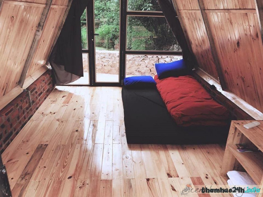 review nhà ta homestay: những căn nhà gỗ áp mái decor xinh ở mộc châu