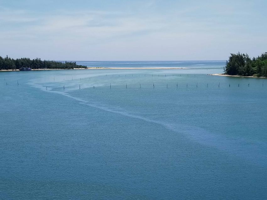 Biển Lộc Bình – Khám phá vẻ đẹp hoang sơ không tấp nập và ồn ào