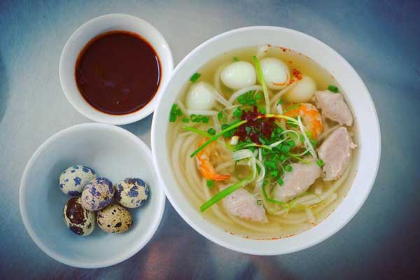 thưởng thức bánh canh bà đợi món ăn nức lòng người xứ huế