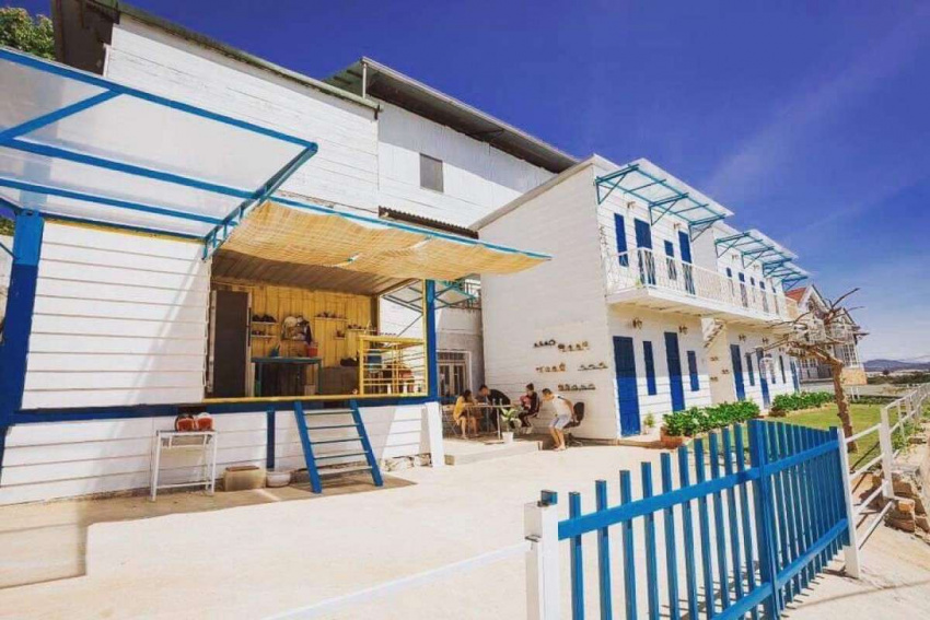 Review The Athens Village Đà Lạt tone màu xanh trắng Santorini kết hợp độc đáo