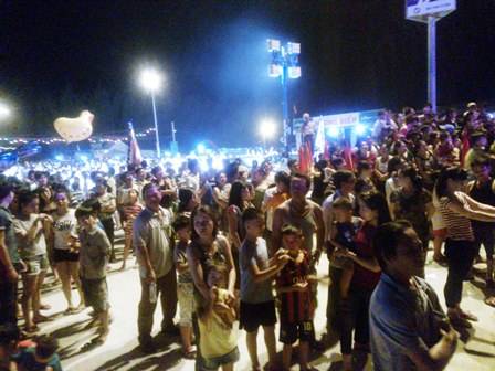 Review Hàng vạn du khách đổ về Festival “Thuận An biển gọi”
