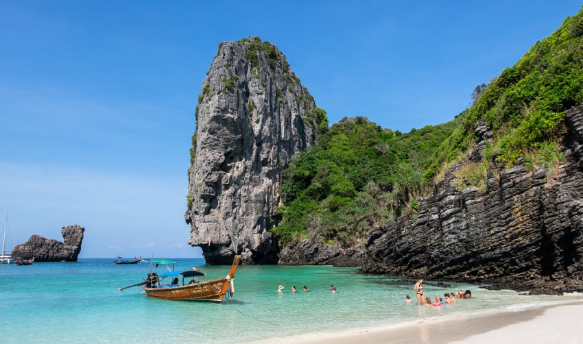 Ngoài biển và đảo, du lịch Phuket có gì hấp dẫn?