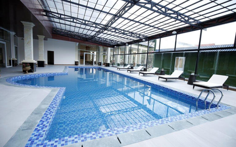 khám phá 5 khách sạn đà lạt có hồ bơi đẹp như “tiên cảnh”