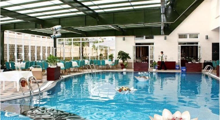 khám phá 5 khách sạn đà lạt có hồ bơi đẹp như “tiên cảnh”
