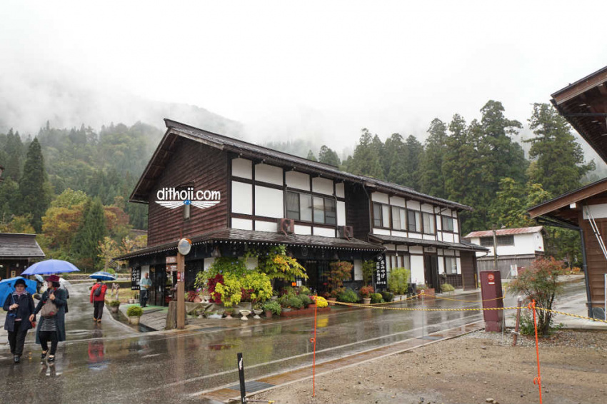làng cổ shirakawago- đi ngắm mùa thu vàng ở nhật bản