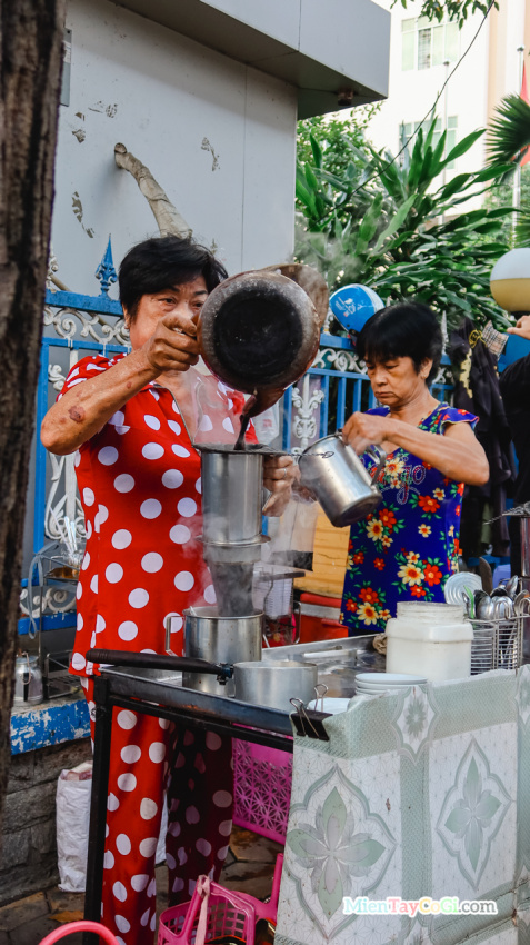 cần thơ, quán cà phê cần thơ, cà phê vợt gần nửa thế kỷ ở cần thơ | quán cafe vỉa hè hút khách