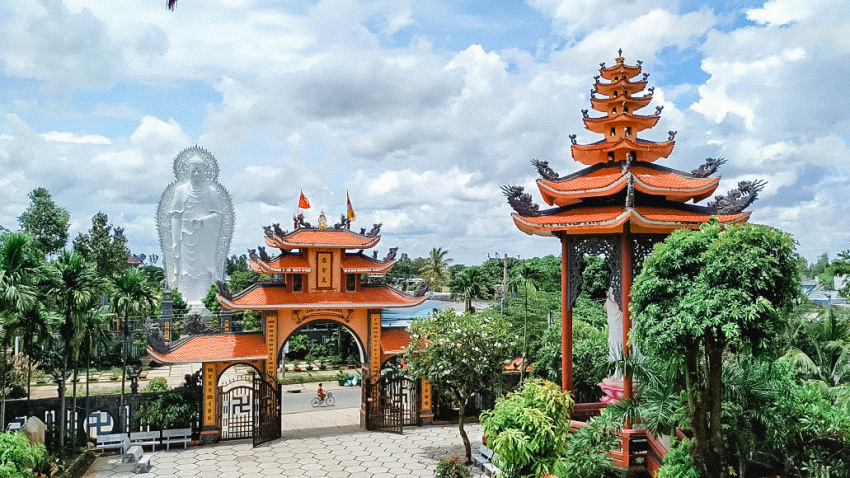 Chùa Linh Ẩn An Giang – Ngồi chùa với tượng Phật song diện cao 25m