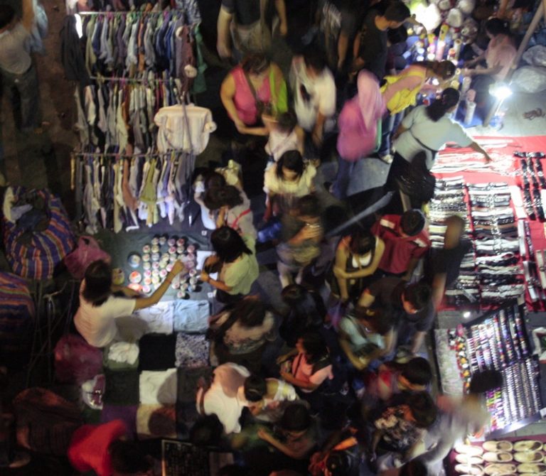 10 chợ đêm cực chất ở bangkok làm bạn luôn muốn quay lại