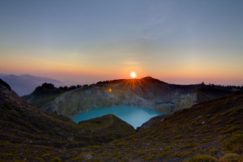 chơi gì ở indonesia: 10 cung đường hiking đẹp nhất
