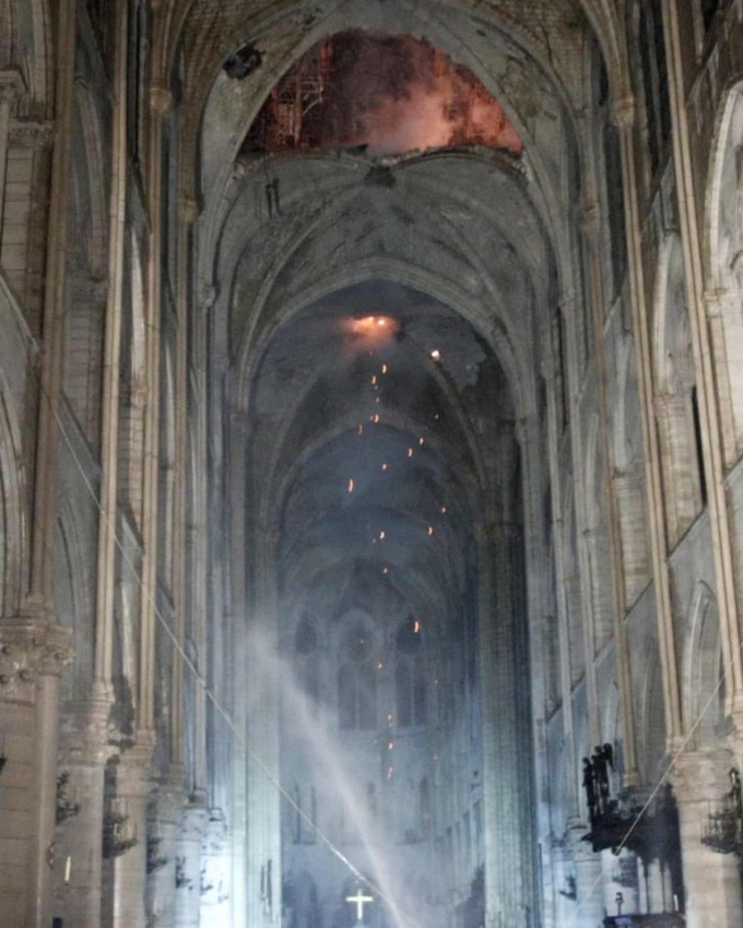 cháy tại nhà thờ đức bà paris – biểu tượng của pháp
