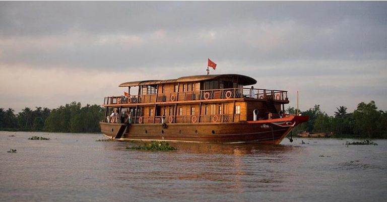 du thuyền bassac – cung điện di động giữa lòng sông mekong
