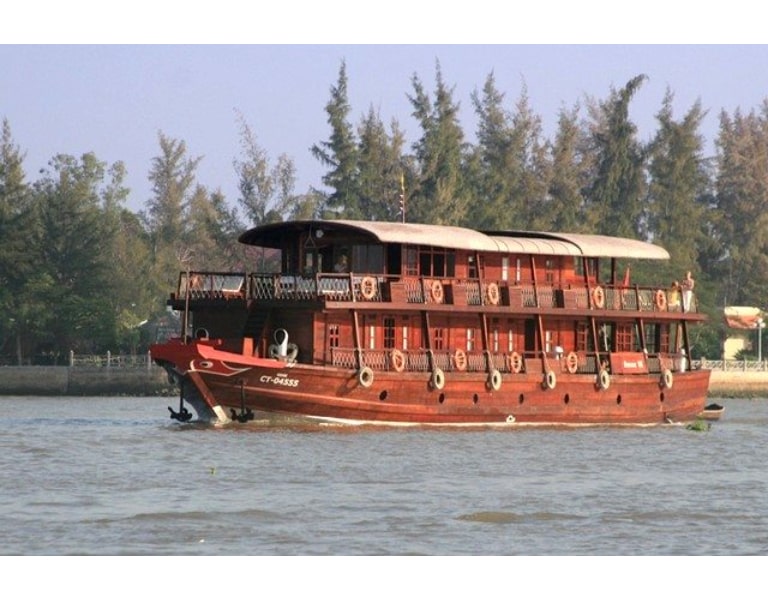 du thuyền bassac – cung điện di động giữa lòng sông mekong