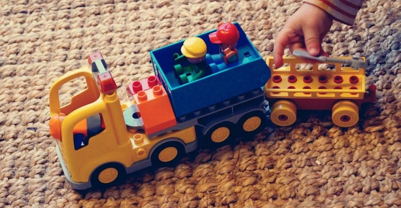 ba mẹ thông thái nghĩ như thế nào về việc mua đồ chơi thông minh cho trẻ? 