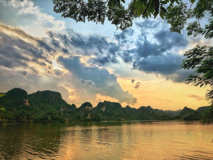 Review Khu Du Lịch Hồ Quan Sơn | Địa Điểm Cắm Trại Gần Hà Nội
