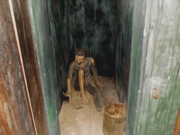 khu du lịch chín hầm – nhà biệt giam khét tiếng tàn bạo