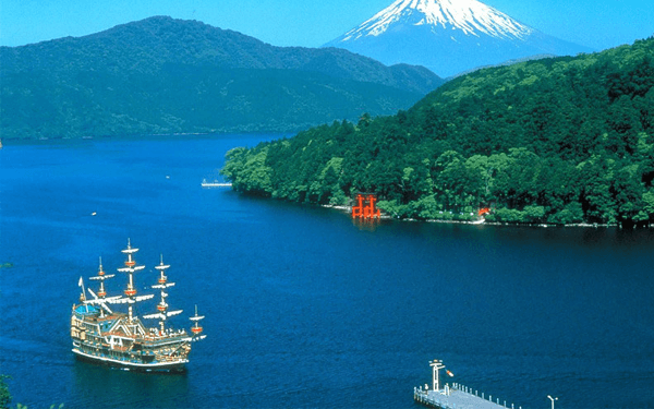 hồ ashi- bức tranh hoàn hảo bên cạnh núi phú sĩ nhật bản
