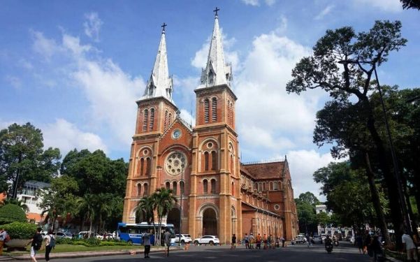 Nhà thờ Đức Bà  – Khám phá kiến trúc tôn giáo độc đáo ở Hồ Chí Minh