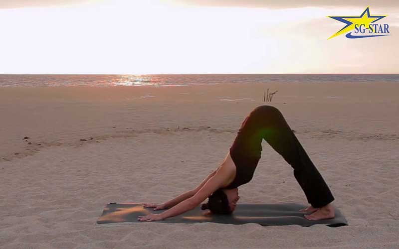 5 động tác Yoga trên bãi biển tuyệt vời bạn nên biết