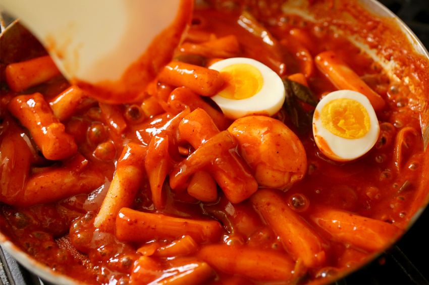 Khám phá ẩm thực Hàn Quốc qua món bánh gạo cay tteokbokki siêu hấp dẫn