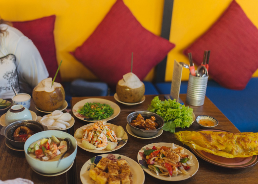 Quán Bụi – Hương vị đầm ấm của bữa cơm gia đình Việt