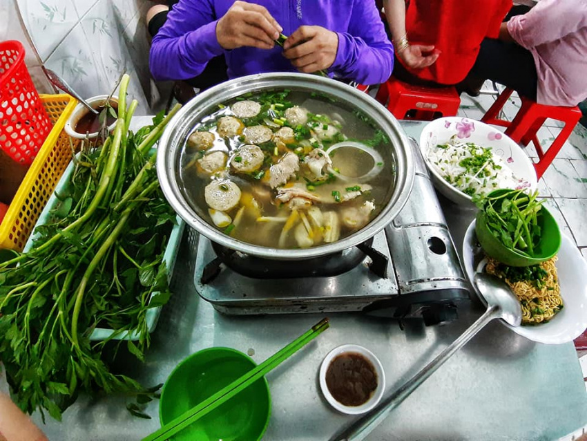 ‘Phá đảo’ quán lẩu bò ngon ở Sài Gòn được giới ‘mộ điệu’ yêu mến