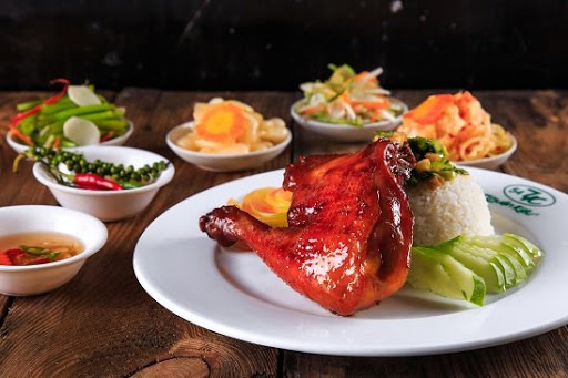 Quán cơm gà ngon nhất Hà Nội chinh phục thực khách khó tính