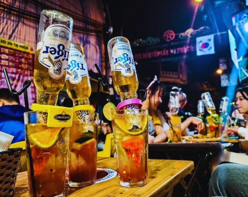 khám phá phố tạ hiện về đêm – “thiên đường bia” của thủ đô hà nội