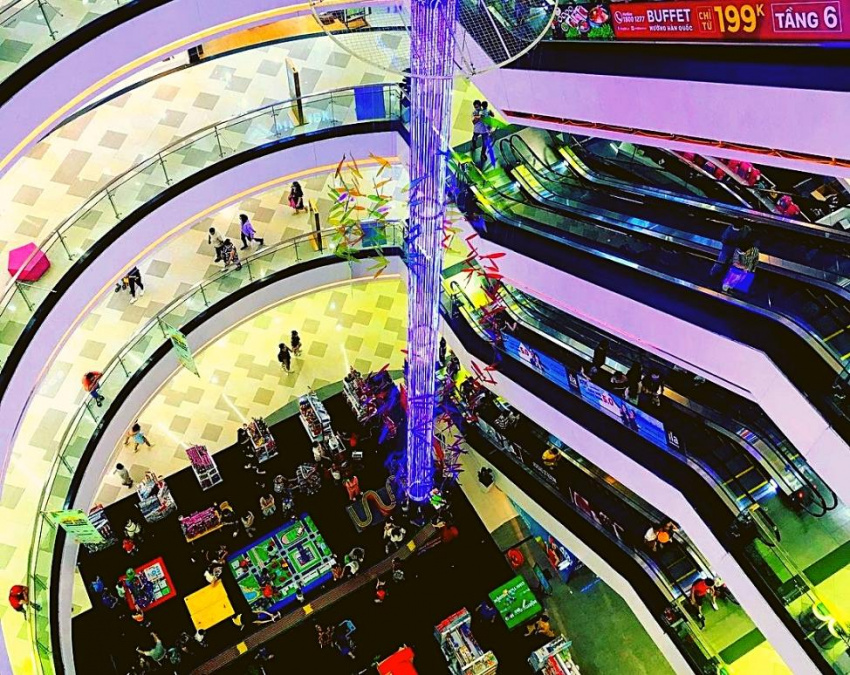 UNIQLO công bố mở rộng kinh doanh tại TpHCM với cửa hàng mới trong Vạn  Hạnh Mall  Tạp chí Đẹp