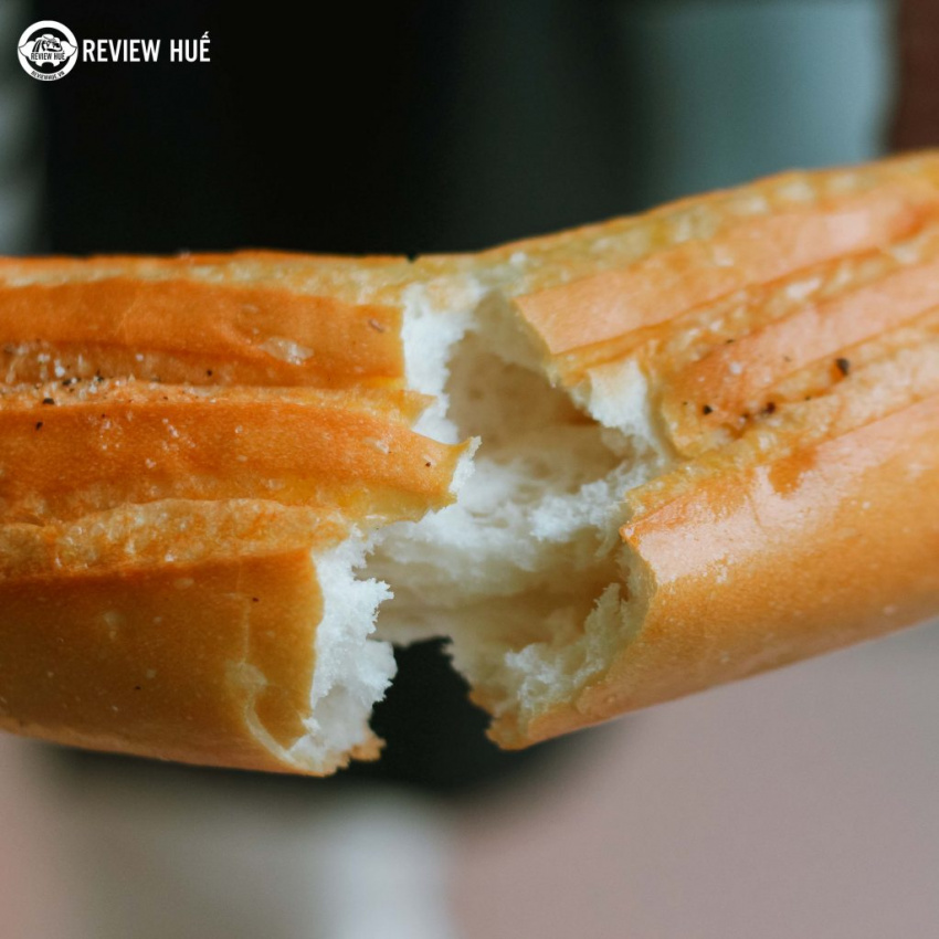 bánh mì bơ muối nghe bình thường nhưng ngon không tưởng ở huế