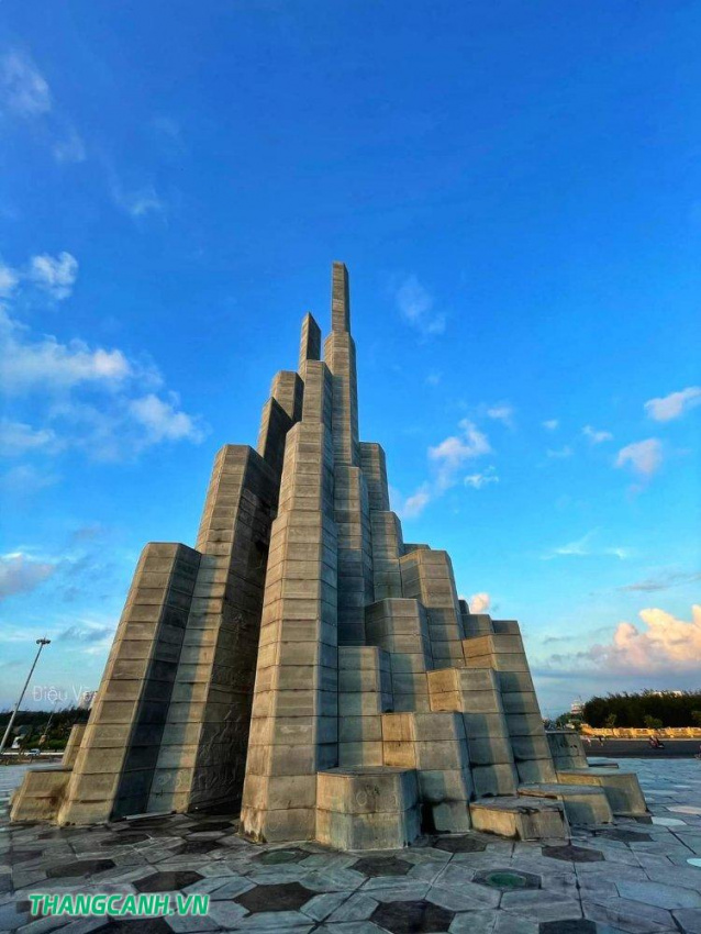 Tháp Nghinh Phong biểu tượng mới của phú yên