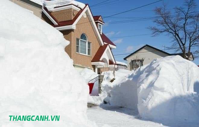 Thành phố tuyết rơi dày 8m tại Nhật Bản.