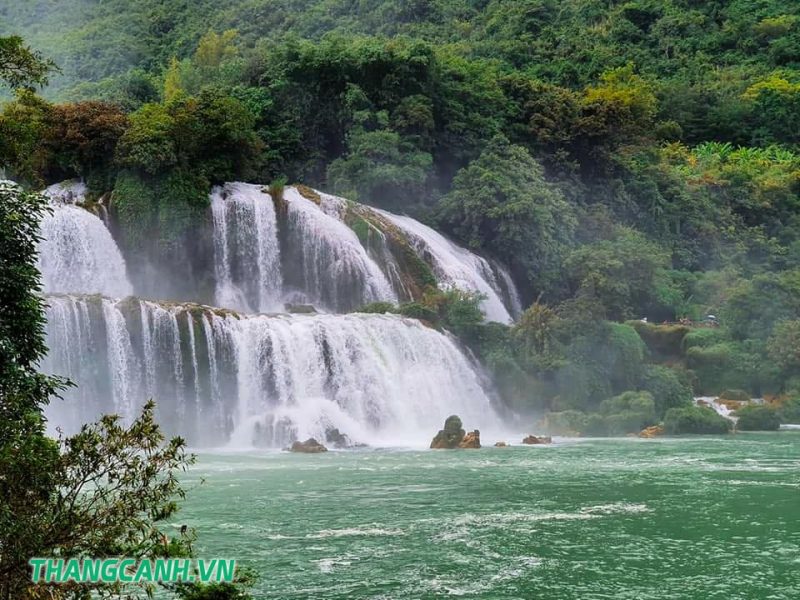 Khám phá thác Bản Giốc và hang Pác Bó